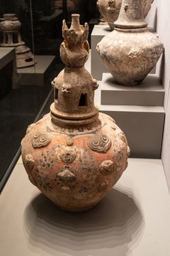 山西大同博物馆内的展品，中国古代鼎装饰品