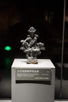 山西大同博物馆内的展品，中国古代鼎装饰品