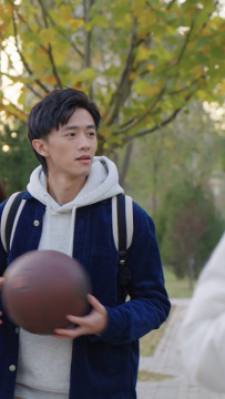 校园里的大学生