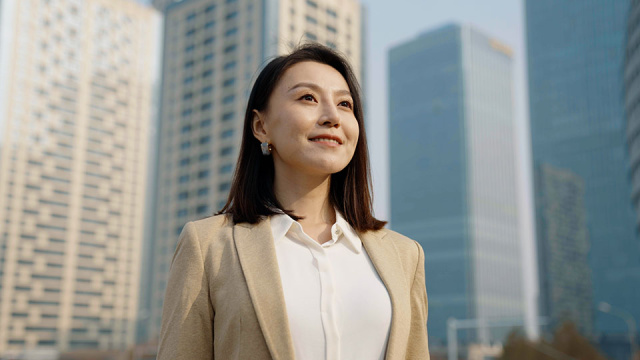 自信的商务女士