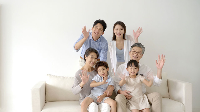 快乐家庭在客厅