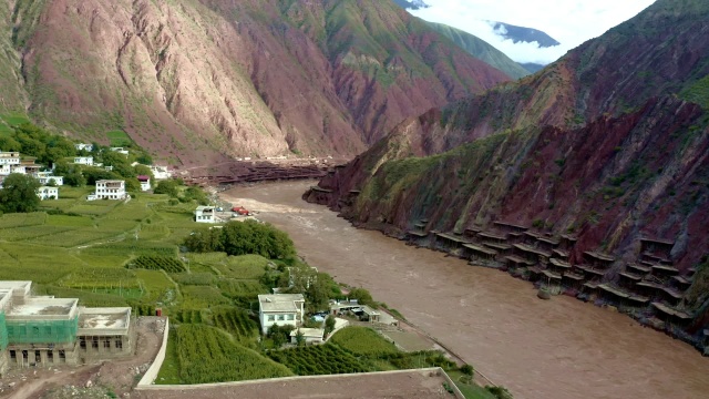 西藏自治区昌都市芒康县澜沧江 古盐井 航拍